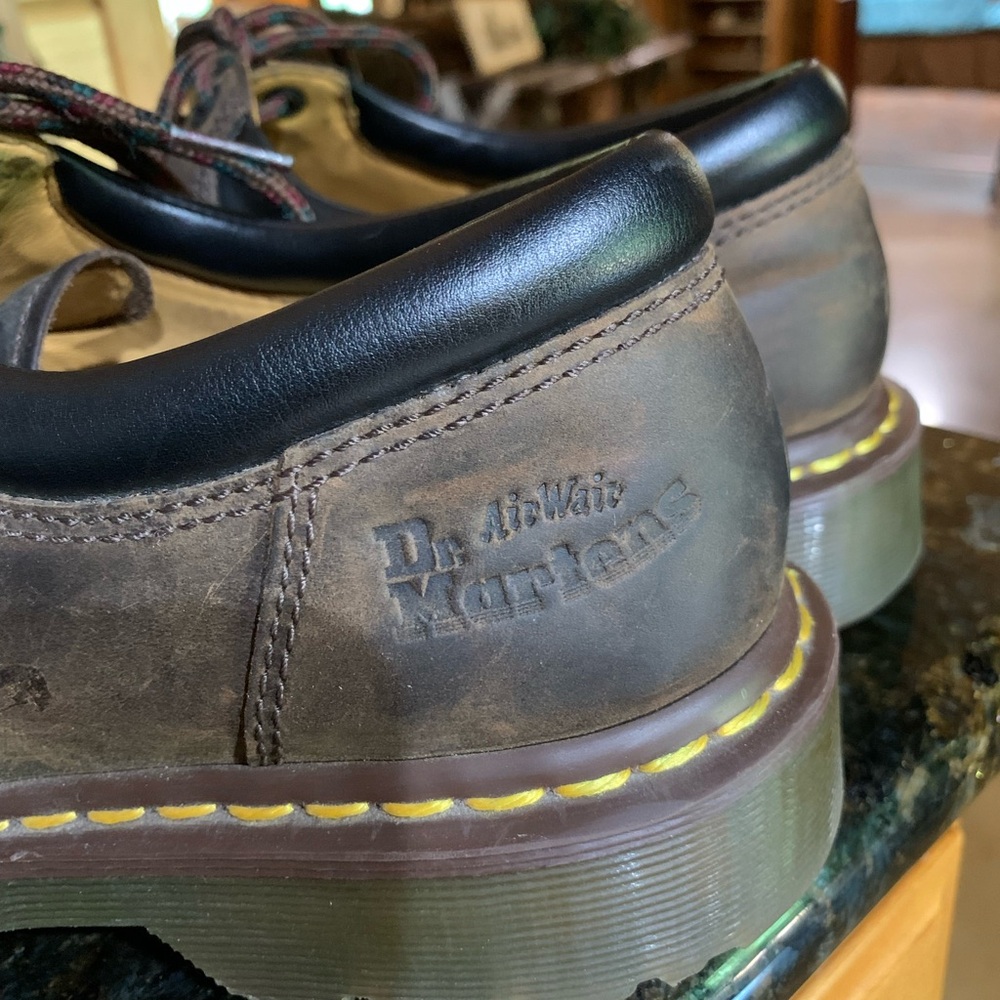Men’s size 11 M Dr Martens Air Wair shoes
